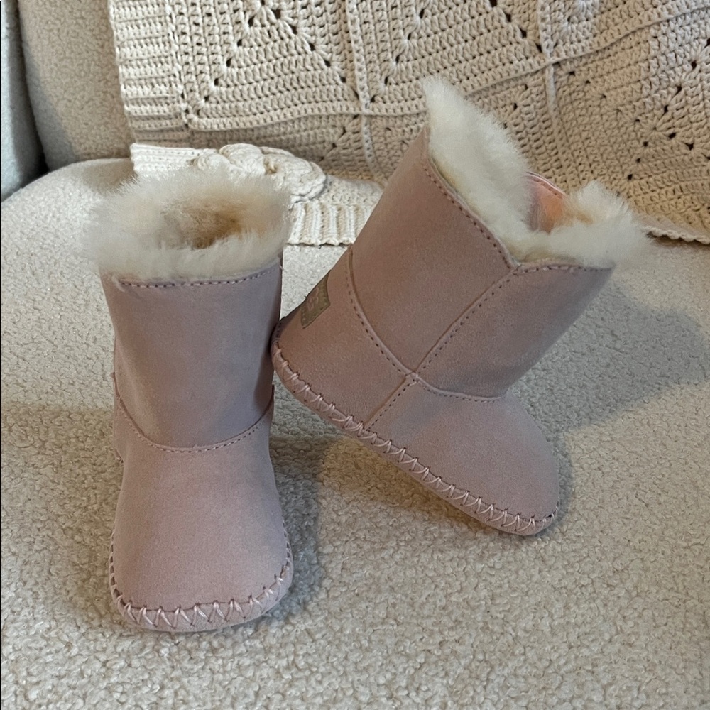 UGG Kids Boots in Light Pink with Cream Fur